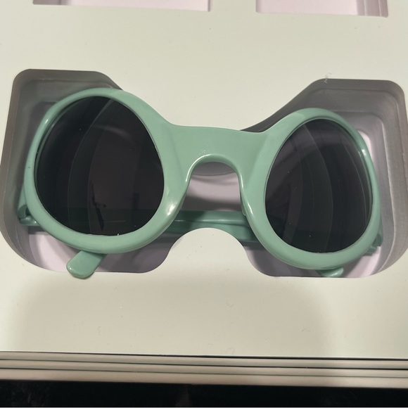 SHEGLAM ALIEN 👽 SUNGLASSES - Picture 3 of 6